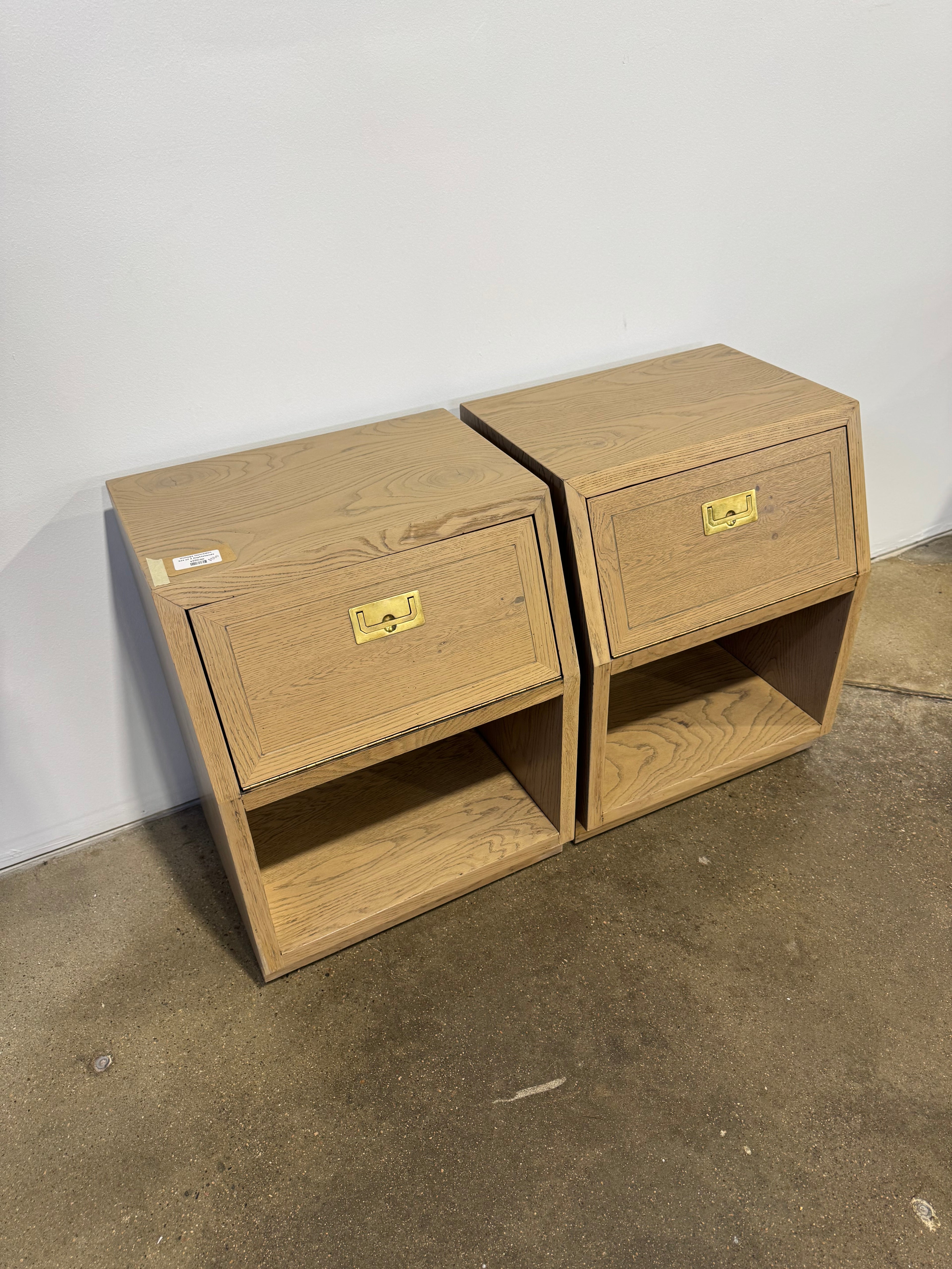 Vintage Henredon Set of 2 Nightstands
