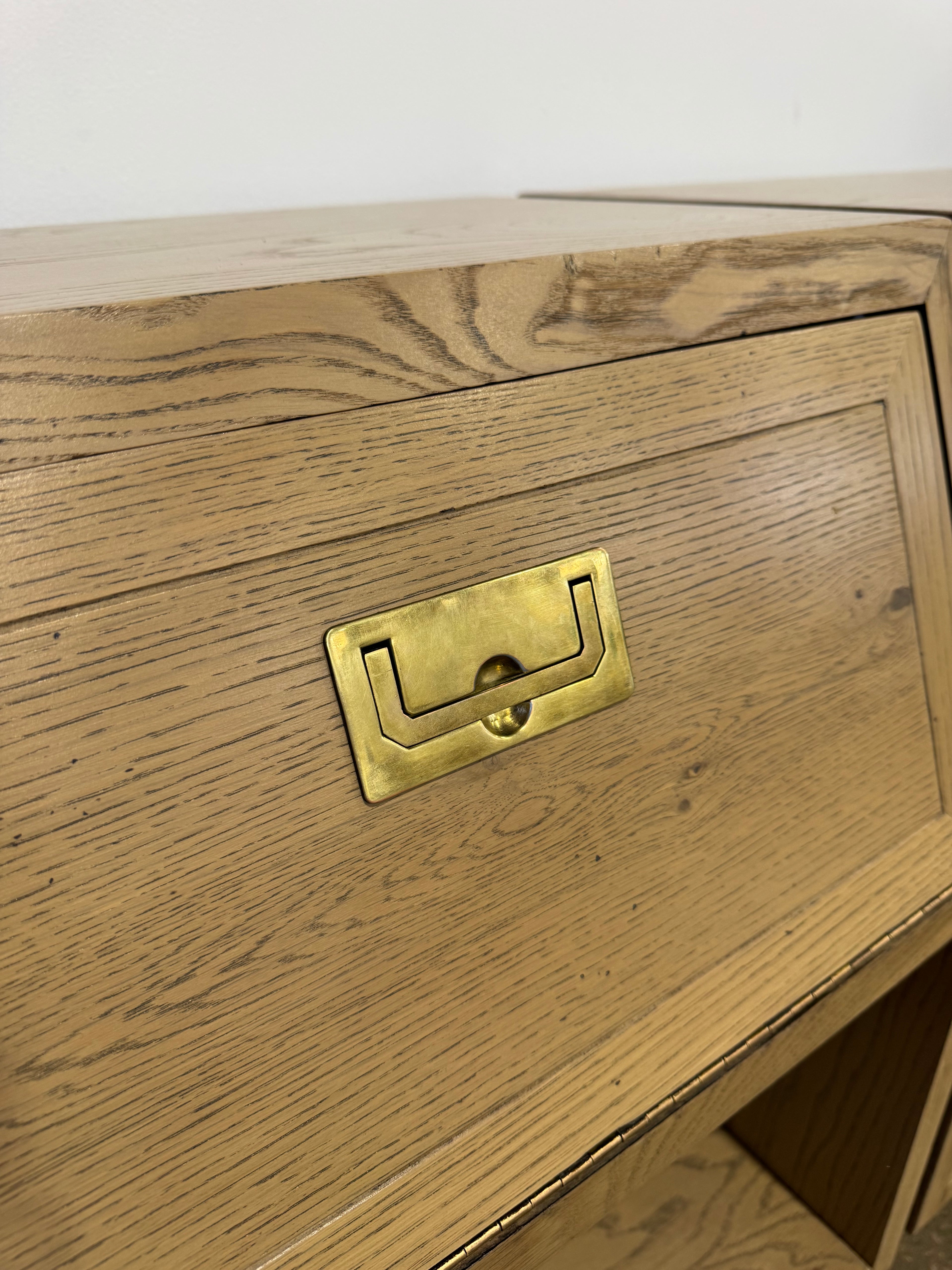 Vintage Henredon Set of 2 Nightstands