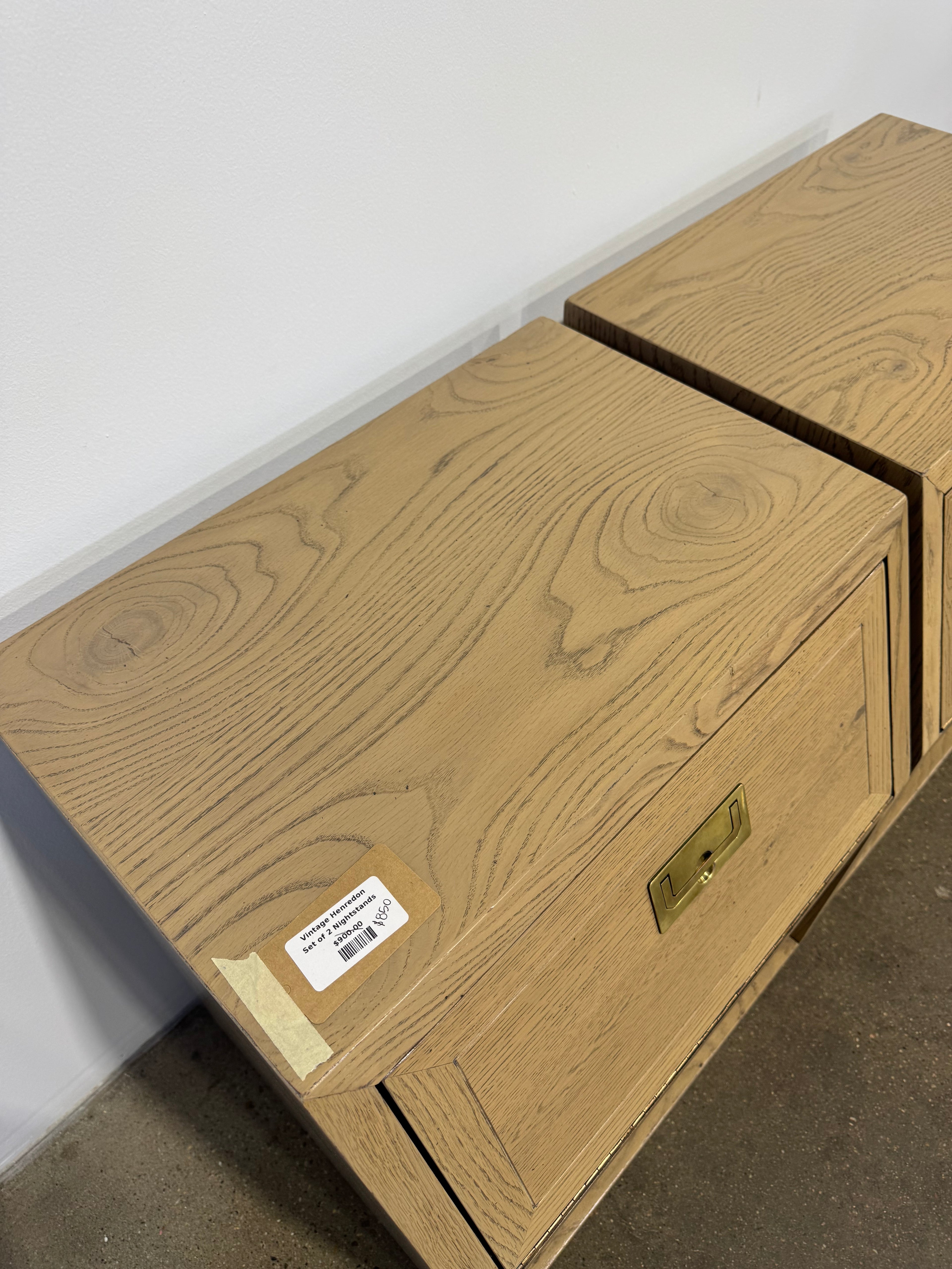 Vintage Henredon Set of 2 Nightstands