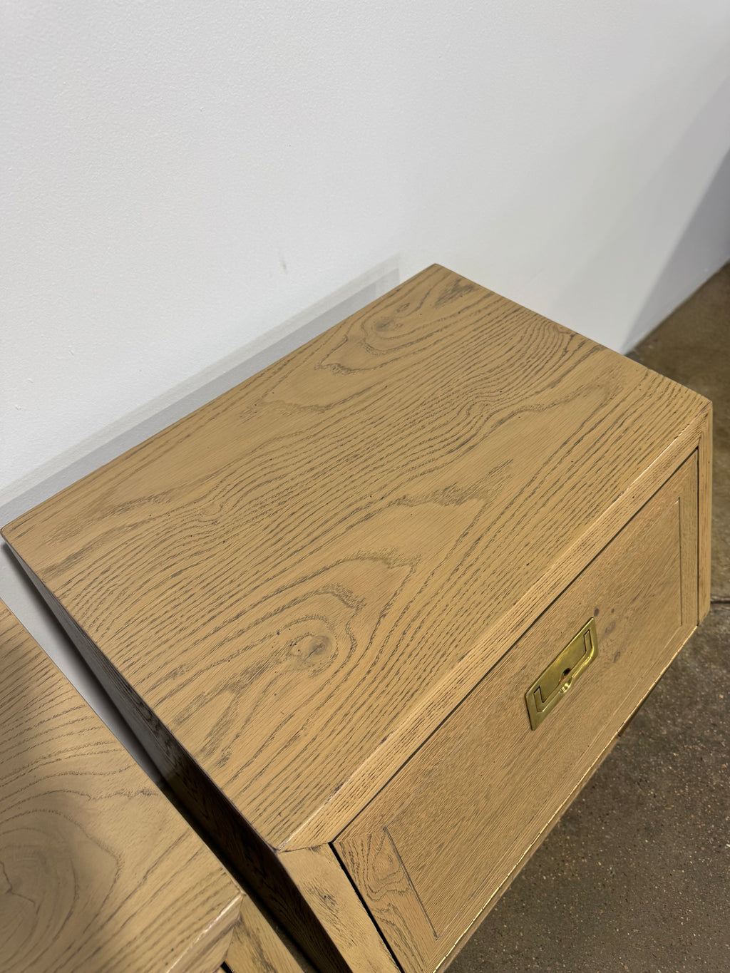 Vintage Henredon Set of 2 Nightstands