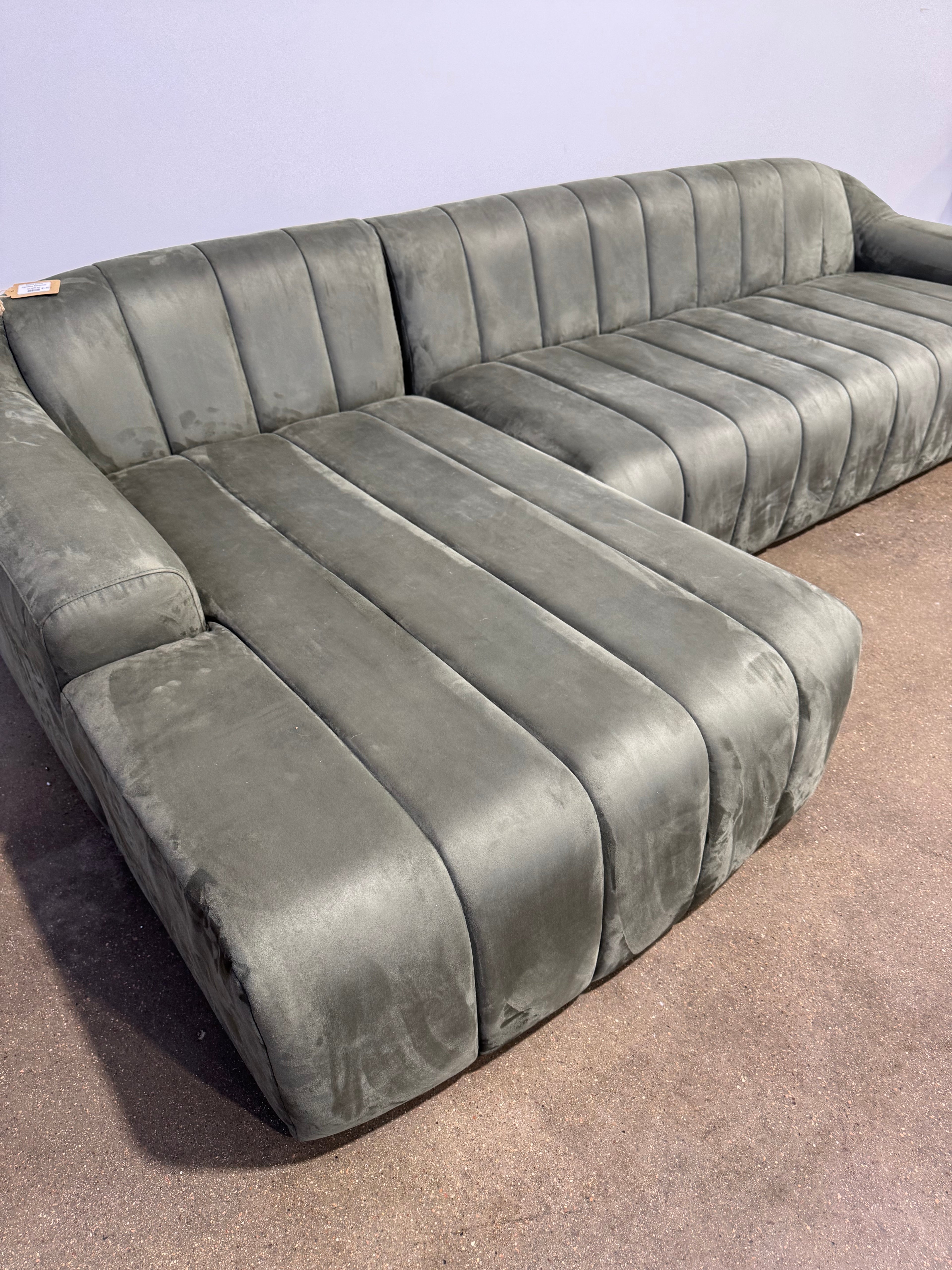 Nuevo Living Caroline Sectional