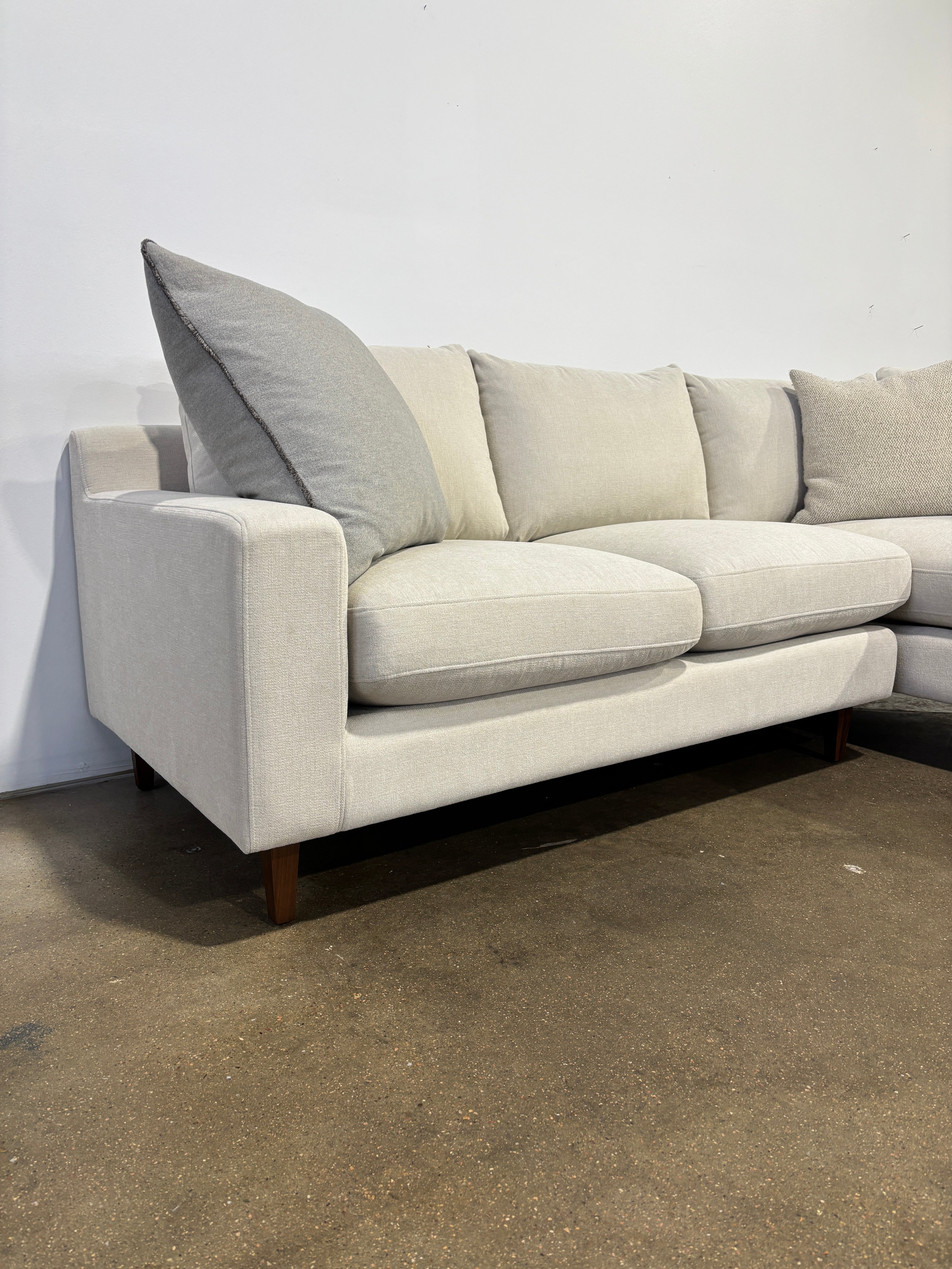 Interior Define Sloan 3-Seat Bumper Sectional - White