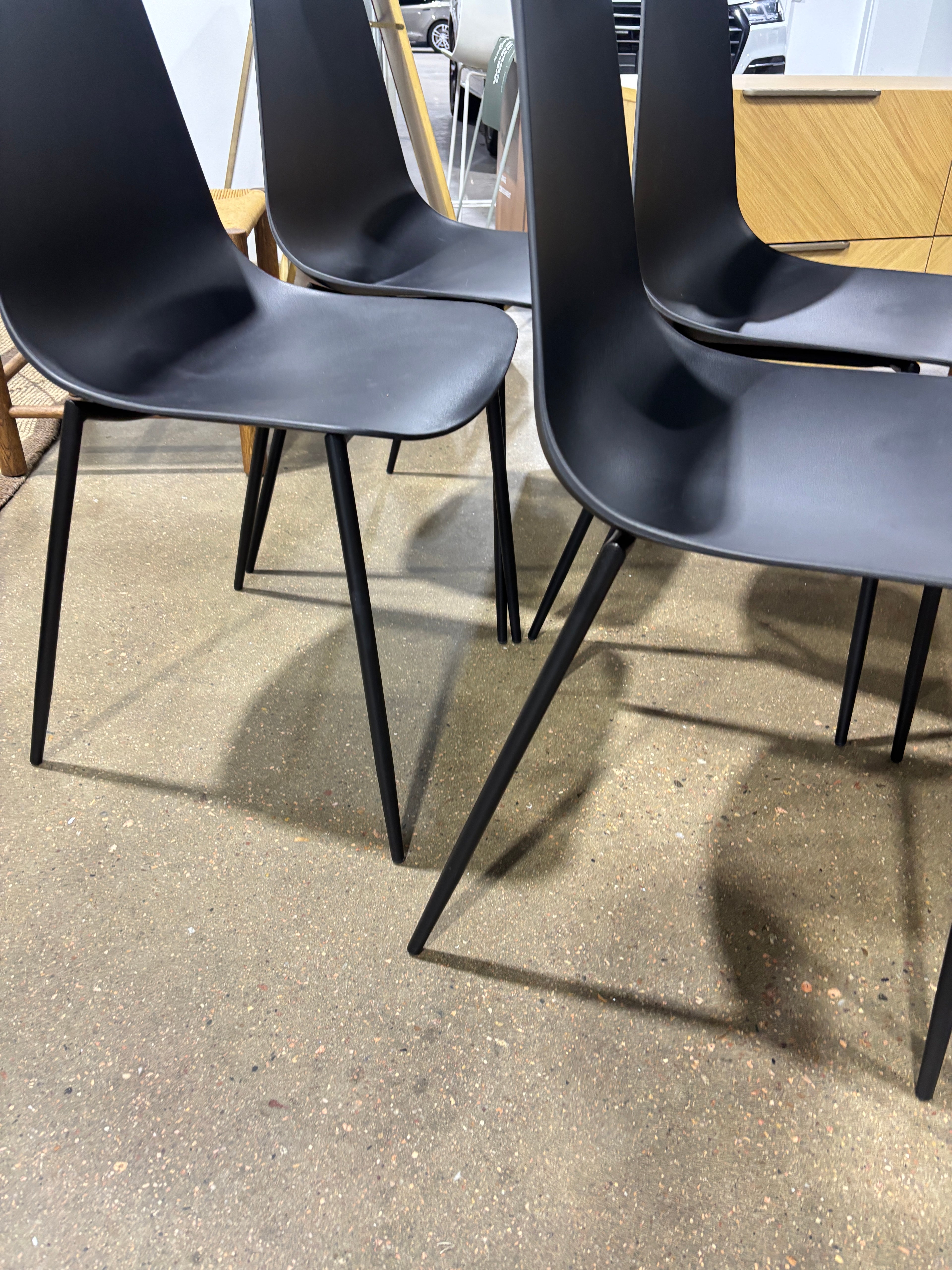 Article Svelti Dining Chair