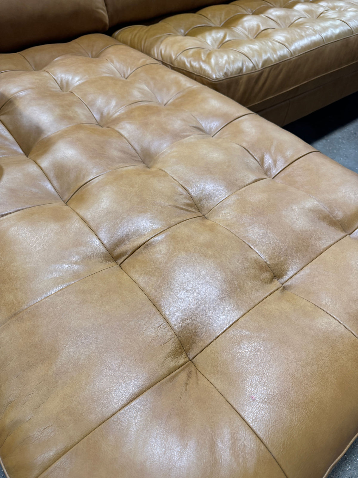 Mercana Svend Tan Leather Chaise Sofa - Image 4